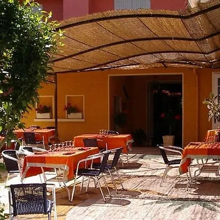 Logis Des Pyrenees Rest. La Pergola Ousse