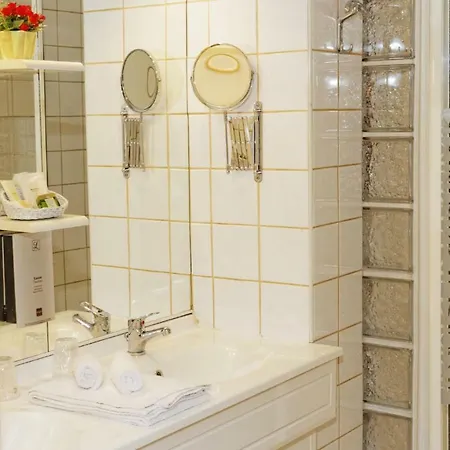 Szálloda Logis & Restaurant Des Pyrenees 3*